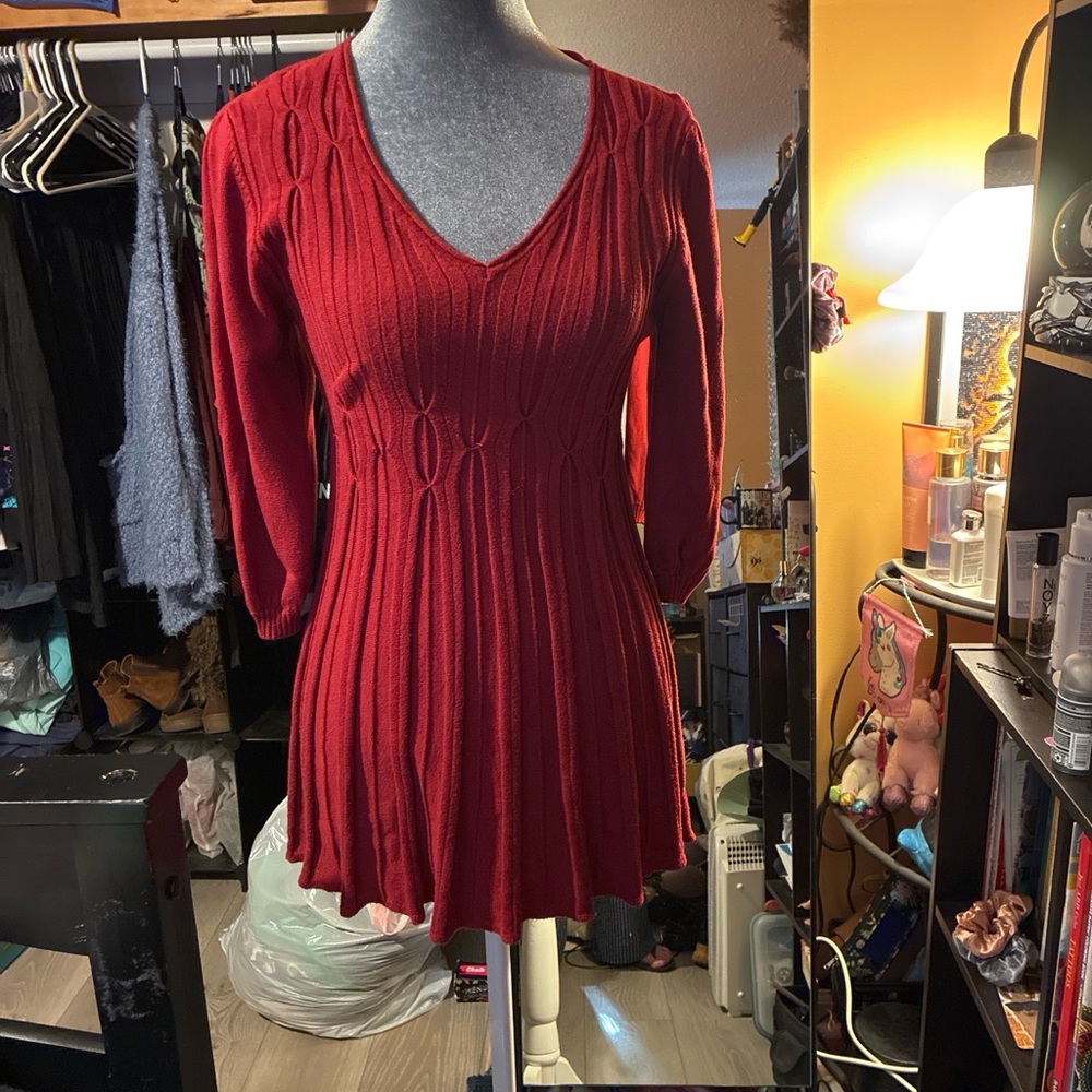 Max Studio Red Knit V‑Neck Long Sleeve Swing Dress